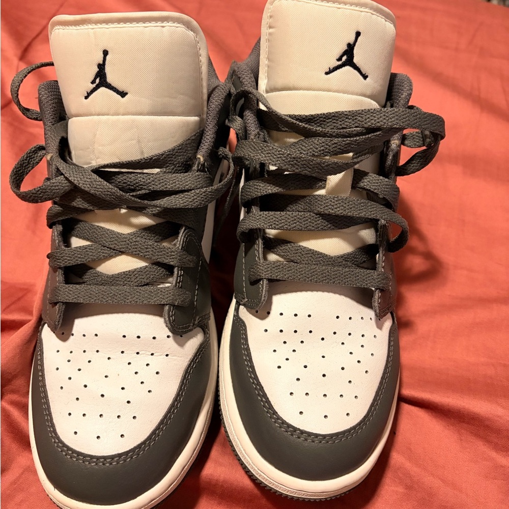 Jordan Kids Sneakers in Gray and White